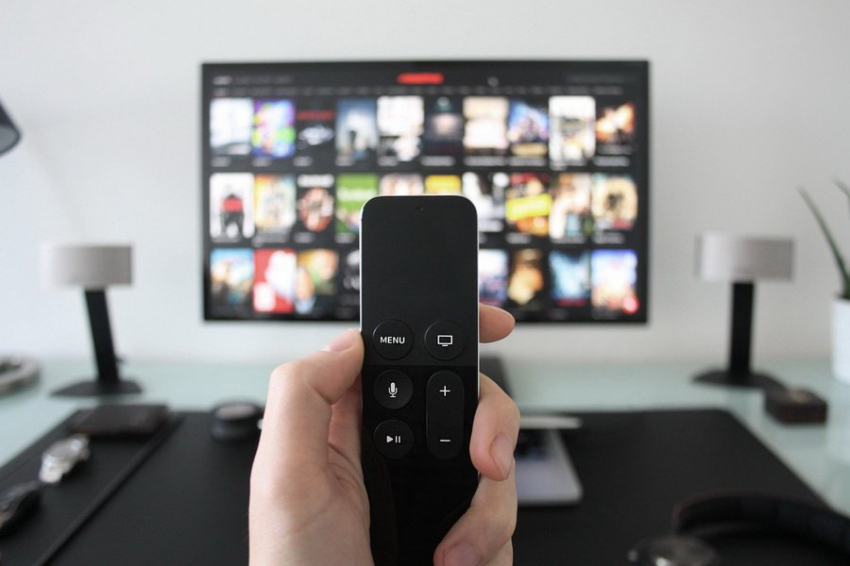 Ученые обнаружили связь между просмотром сериалов и отношением к одиночеству