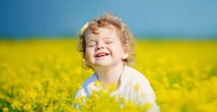 День солнечных улыбок отмечают 8 октября: гифки и картинки с праздником