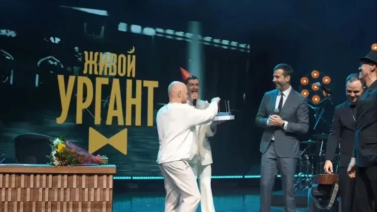 Иван Ургант отметил день рождения в Израиле, спев песню в честь Аллы Пугачевой
