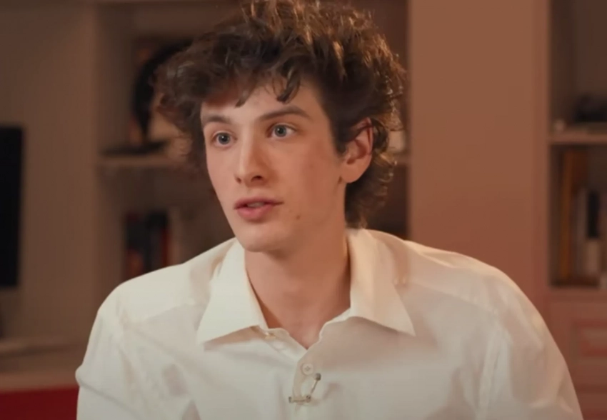 "Он хотел видеть именно Даню". Марк Эйдельштейн рассказал, что прообразом его героя в "Аноре" стал Даня Милохин