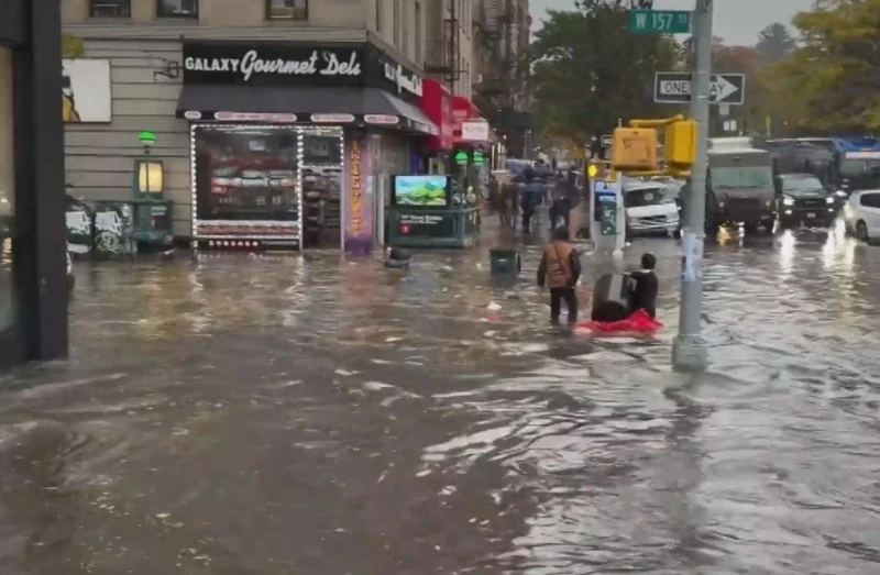 Нью-Йорк затопило сильным ливнем, есть погибшие