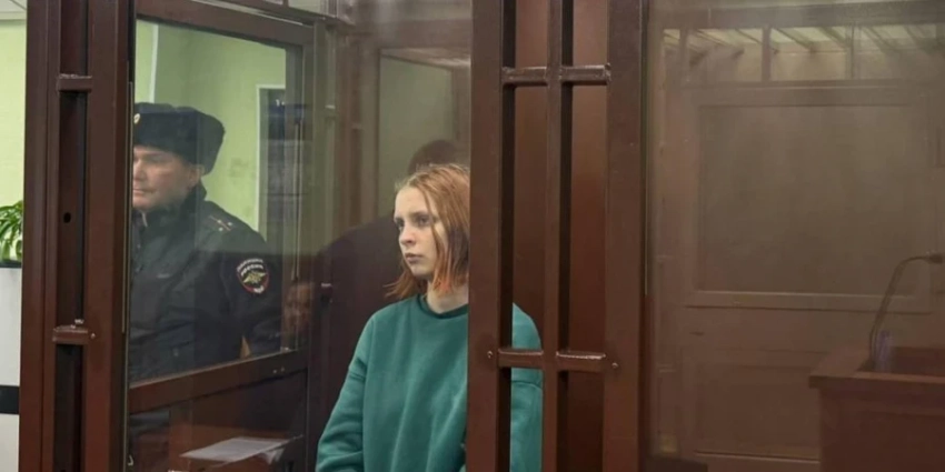 В Петербурге блогер, учившая, как противостоять мошенникам, пыталась поджечь здание полиции