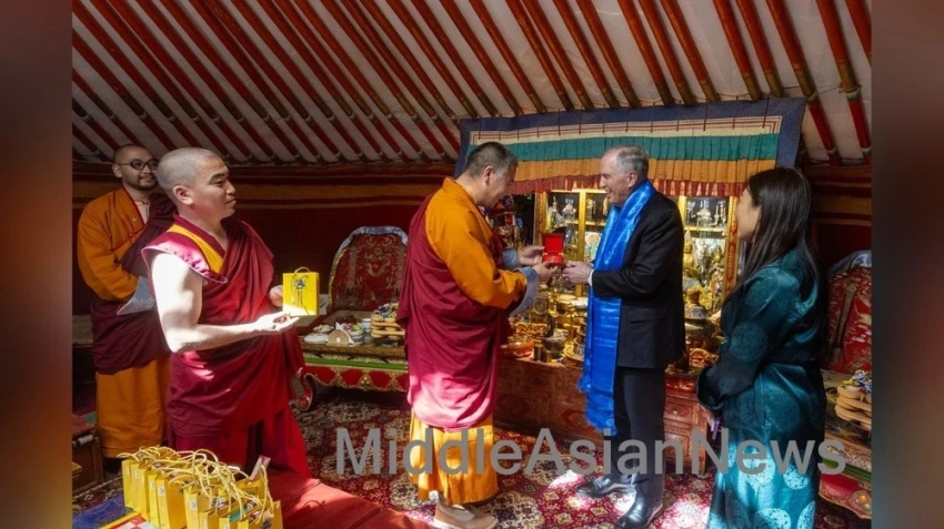 Старейшина Нил Л. Андерсен Церкви Иисуса Христа Святых последних дней посетил Гандантэгчинлин