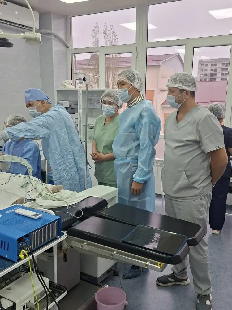 В Бишкек прибыла группа хирургов из Катара для проведения операций детям с нарушениями слуха