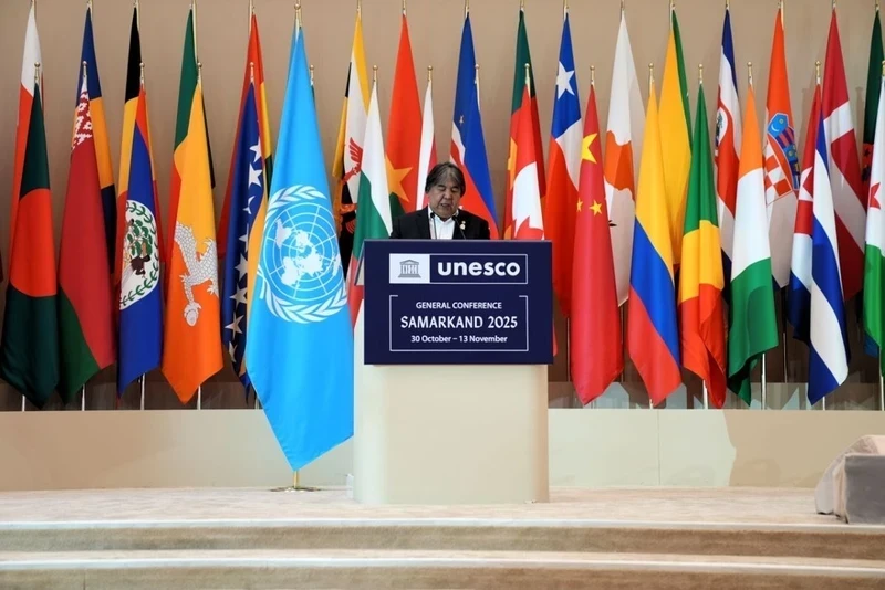 Кыргызстан принимает участие в 43-й сессии Генеральной конференции ЮНЕСКО
