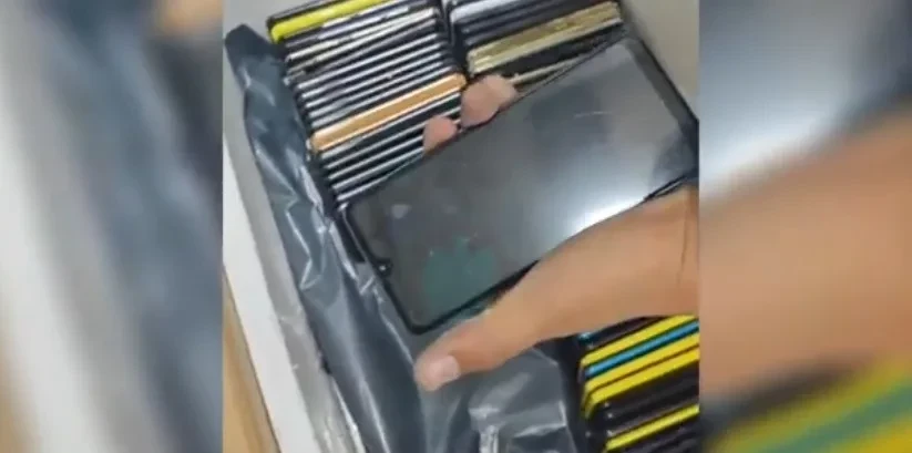 Налоговики в Бишкеке выявили склад, где обнаружили крупную партию контрабандных смартфонов