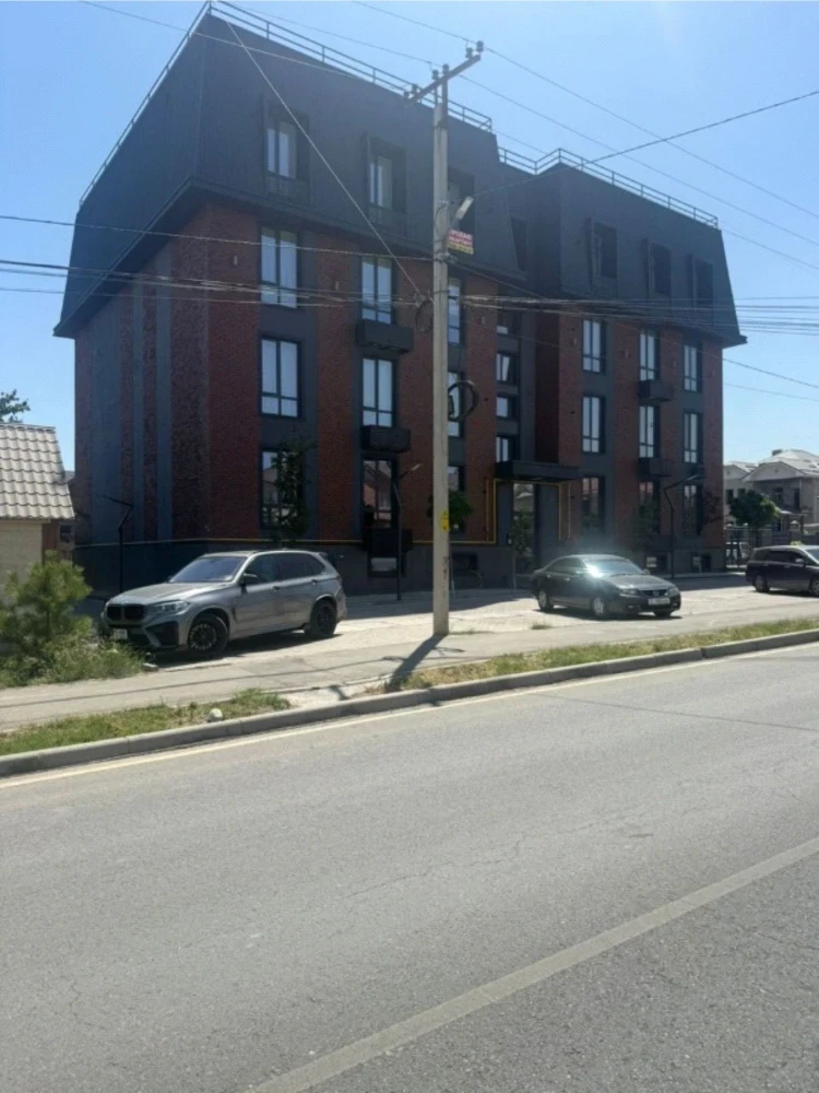 Жители частного сектора Бишкека потребовали запрета на многоэтажки рядом с их домами