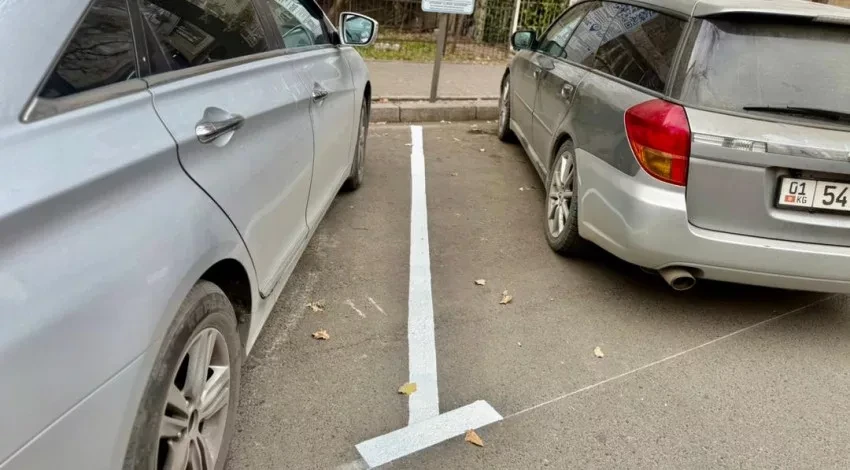 В Бишкеке действует система оплаты через QR-код на муниципальных парковках