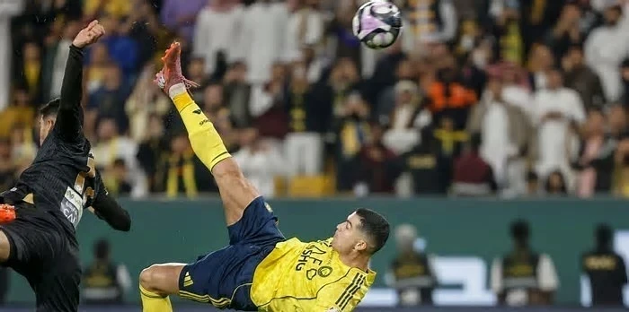 Роналду забил гол "ножницами" и приблизился к отметке 1000 голов