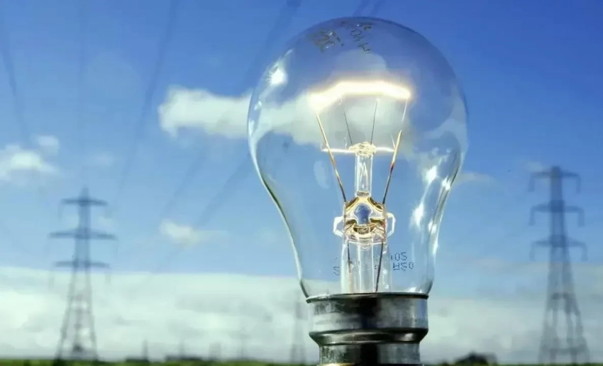 Садыр Жапаров раскритиковал министра энергетики за инициативу «безлимитного тарифа»