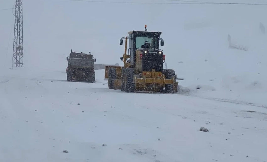Запрет на проезд на перевалах страны сохраняется