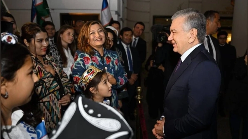 Президент Узбекистана, прибыв в Вашингтон, встретился с соотечественниками