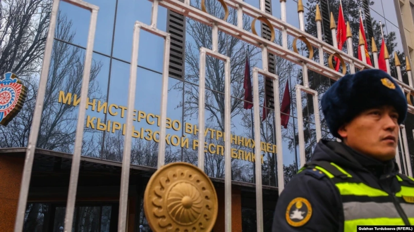 Милиция вне политики: МВД Кыргызстана призывает граждан соблюдать закон в период предвыборной кампании