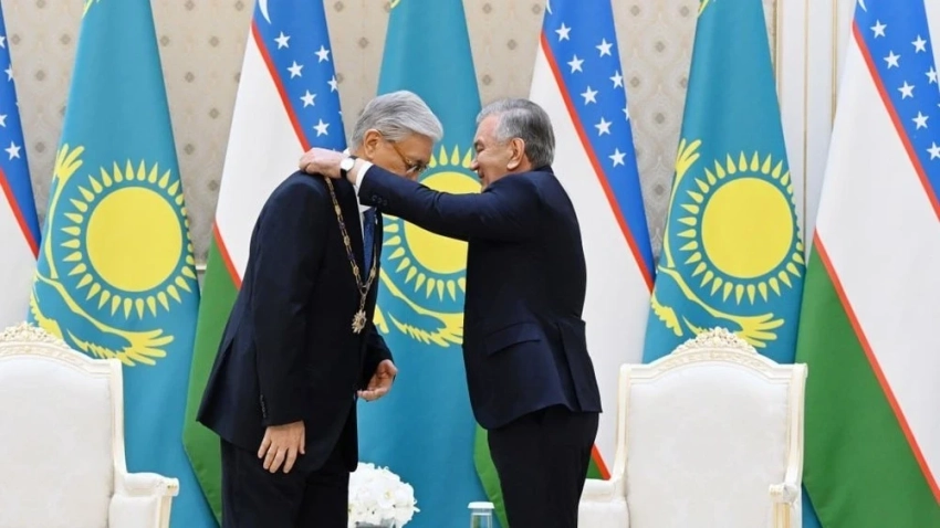 Мирзиёев наградил Токаева орденом «Олий Даражали Дўстлик» — высшей госнаградой Узбекистана