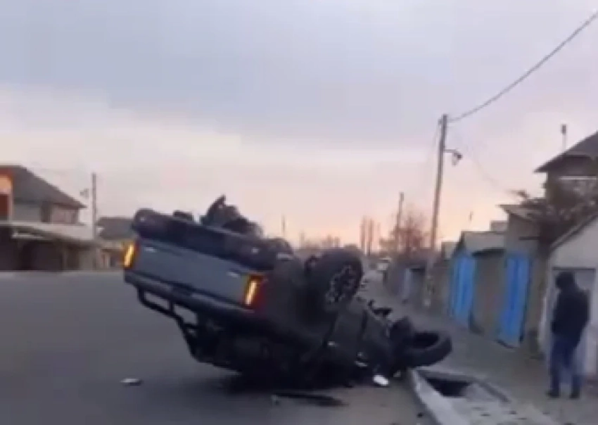 Джип перевернулся, другой автомобиль чуть не влетел в дом – ДТП в Сокулуке