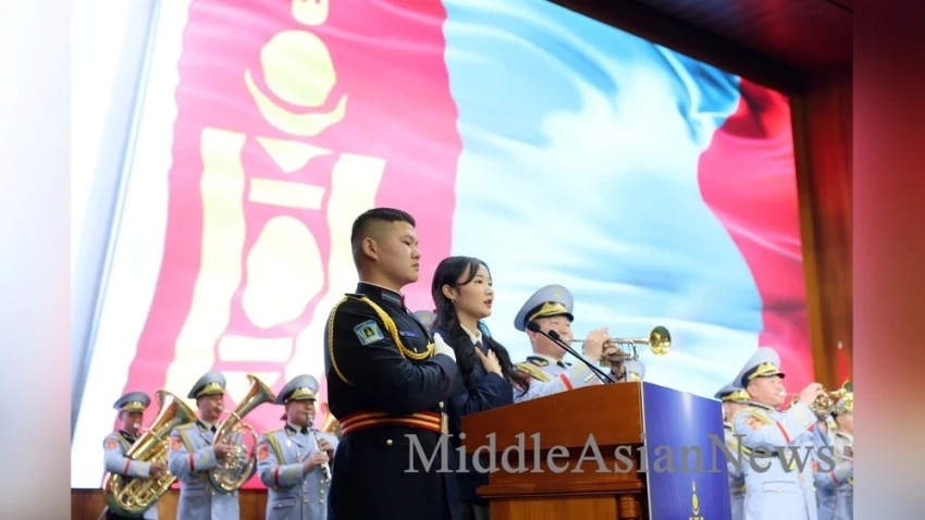 В Монголии в этом году 63 137 детей по всей стране исполняется 16 лет. Фото