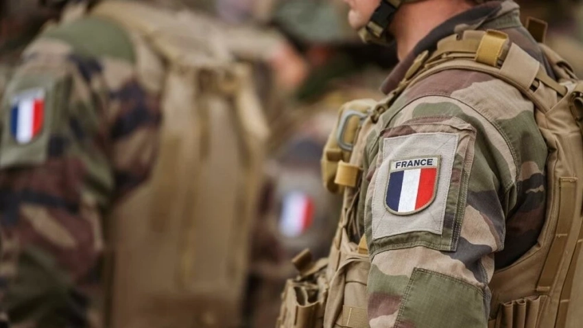 Франция вводит добровольную военную службу