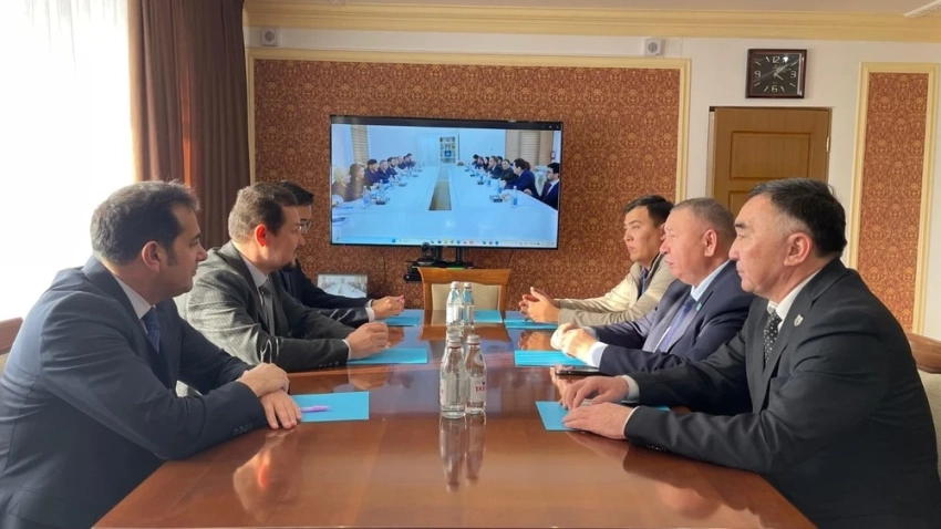 В Актау состоялась встреча делегации ТЮРКПА с председателем областного маслихата