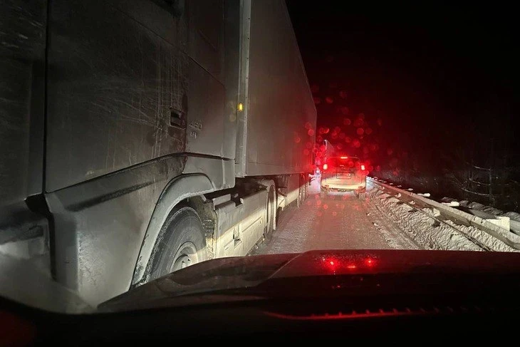 На российской трассе «Байкал» образовалась 85-километровая пробка