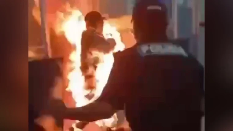 Мужчина поджёг себя в аэропорту Алматы: Полиция прекратила дело