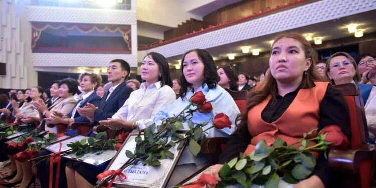 Кабмин изменил правила проведения конкурсов «Учитель года» и «Воспитатель года»