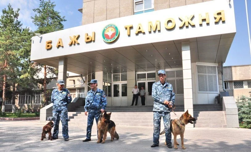 Таможня Кыргызстана выявила факт сокрытия товаров в цементовозах, прибывших из Китая