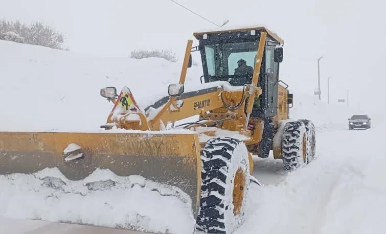 Минтранс о ситуации на перевалах: пурга, заносы и непрерывная расчистка