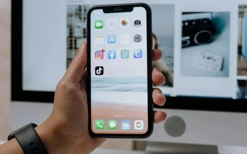 Австралия первой в мире запретила соцсети для детей: что будет за нарушение закона