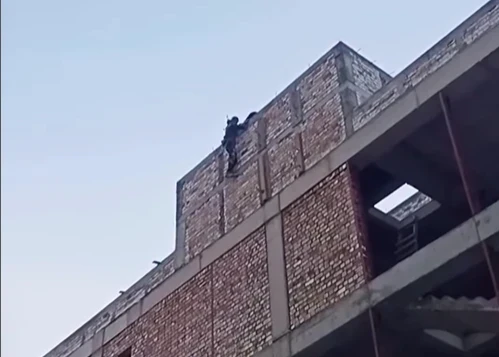 Строительную компанию оштрафовали на за нарушение правил безопасности по жалобе жителей