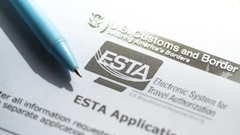 США собираются проверять соцсети у туристов из стран-союзниц. Как это будет работать — непонятно