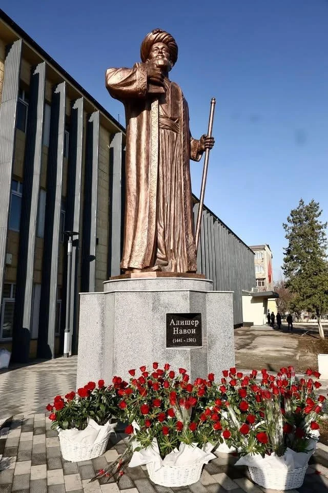 Шавкат Мирзиёев наградил Женишбека Токторбаева орденом "Дустлик"