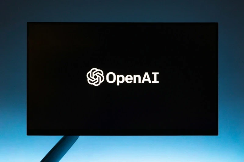 OpenAI: активные пользователи ИИ в шесть раз производительнее остальных