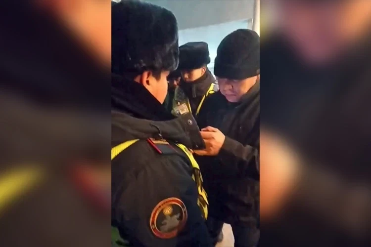 МВД уволило трех милиционеров после проверок — хотели пройти на концерт