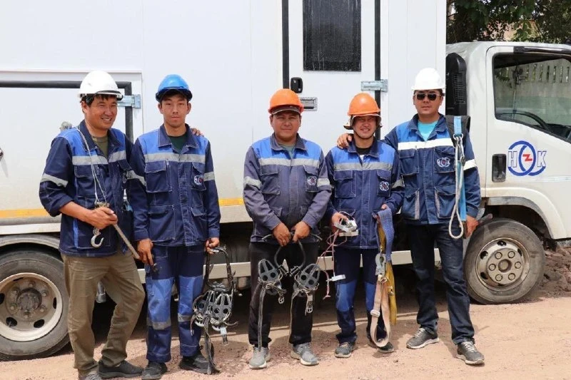 Как будут работать энергетики в праздники и куда звонить, если выключат свет (контакты)