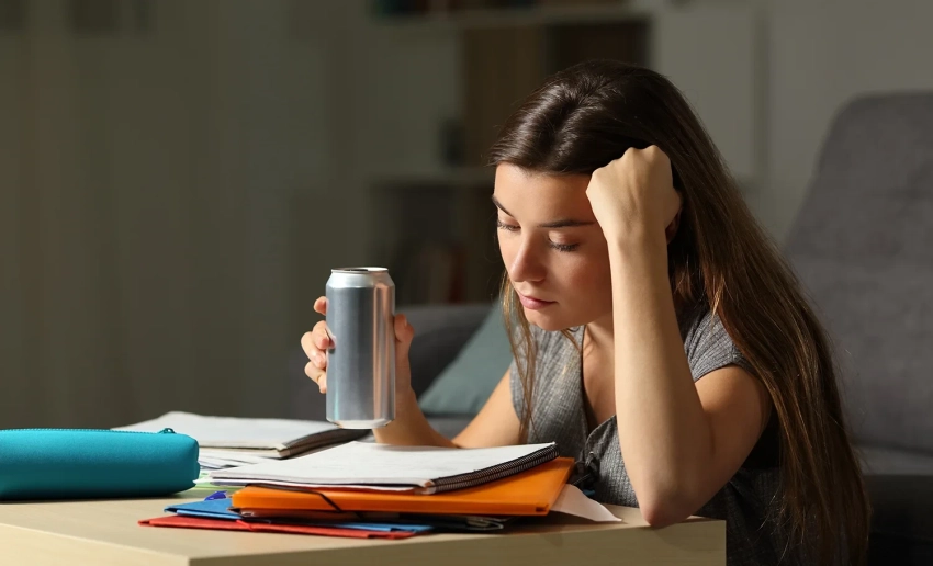 Бишкекские врачи напомнили молодежи о вреде энергетиков