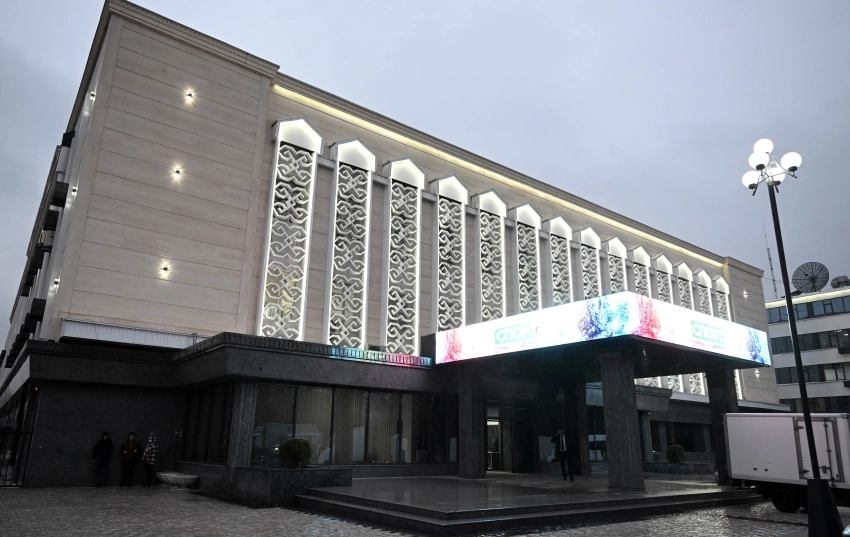 Садыр Жапаров поручил дополнительно выделить деньги на реконструкцию НТРК