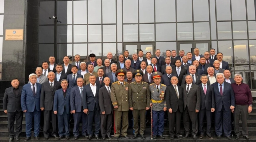 Ташиев провел встречу с генералами разных силовых структур в главном здании ГКНБ