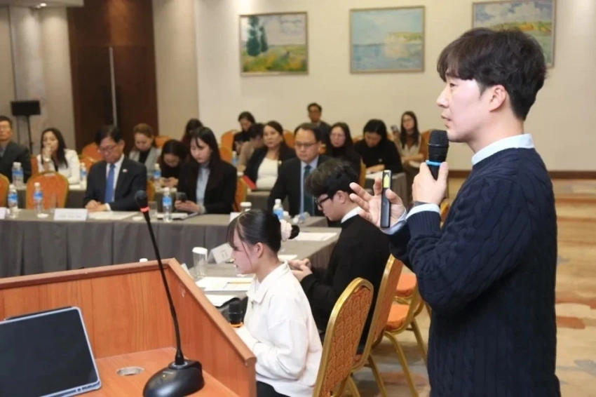 В Кыргызстане задумались о введении в школах электронных учебных пособий