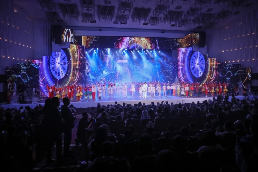 В Бишкеке прошла Президентская новогодняя елка для детей