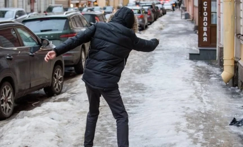 Скользко и опасно: что советуют врачи в период гололеда