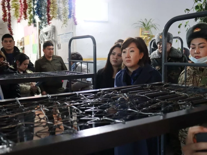 Омбудсмен Кыргызстана посетила женскую колонию и выслушала жалобы осужденных