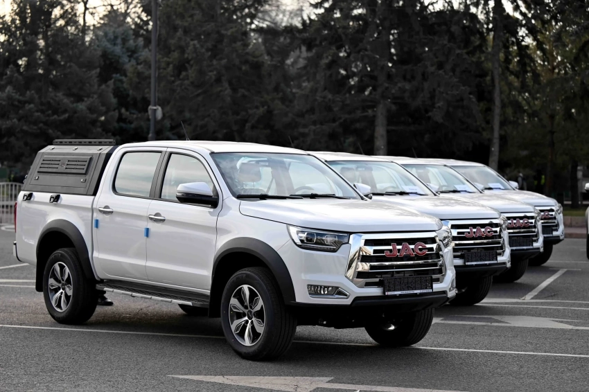 Глава кабмина передал Минсельхозу 44 служебных автомобиля