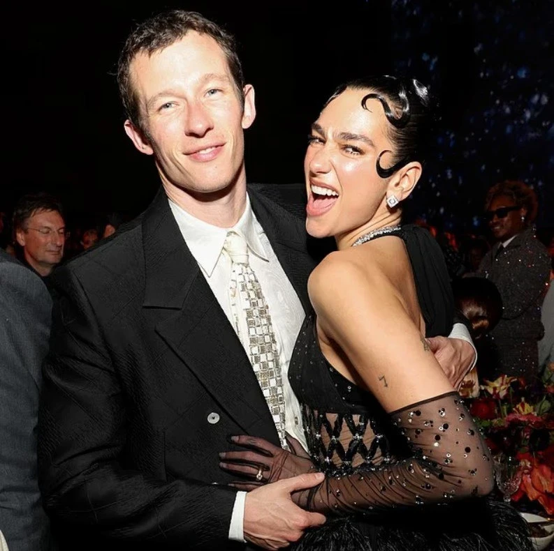 Статусун билүү, ким Джеймс Бонддун ролун ойнорун жаңы 007 агент тууралуу фильмде