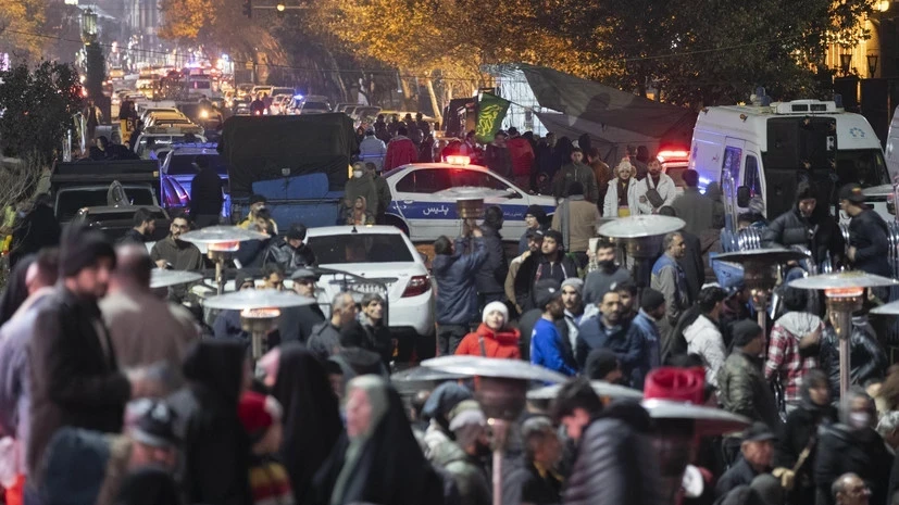 Масштабдуу нааразычылык акциялары бийликке каршы. Иранда интернет толугу менен өчүрүлдү