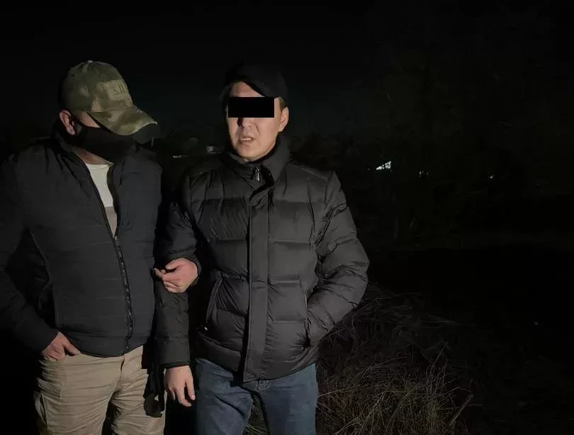 Байлык талап кылгандыгы үчүн Жайыл районунун Ички иштер бөлүмүнүн тергөөчүсү кармалды