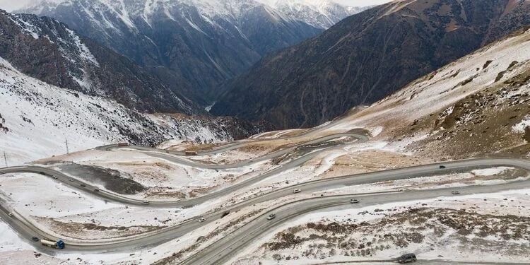 «Сосновка» жана «Кара-Кол» постторунда кышкы шинасыз унааларды өткөрбөй жатышат