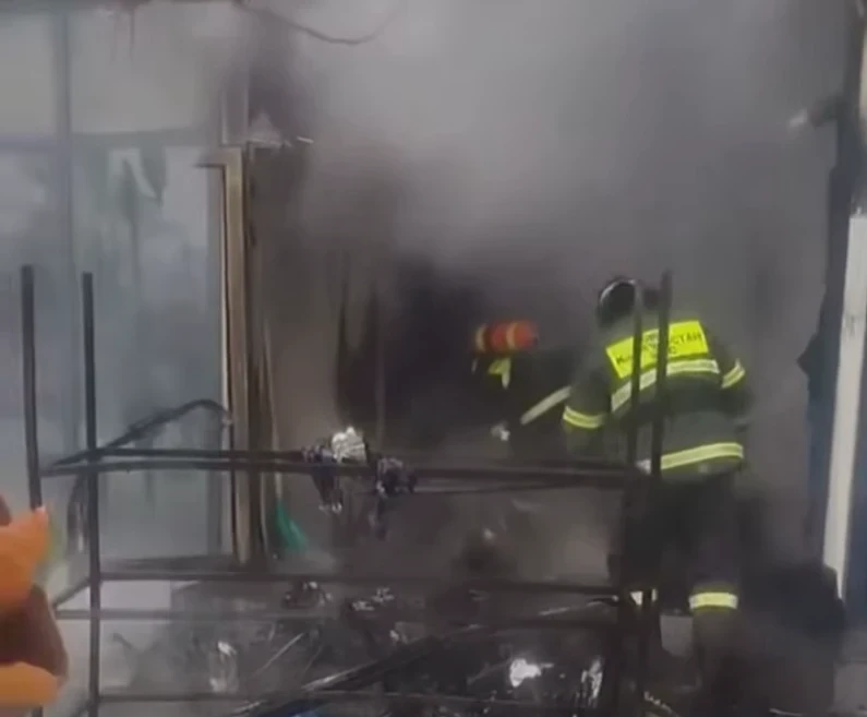 A building housing the Public Service Center caught fire in Kant