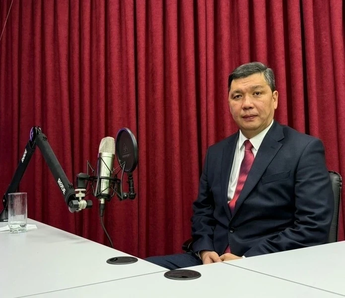 Бишкектин мэри «Тазалык» ишканасынын жолдорду тазалоо боюнча жумушун комментарийледи