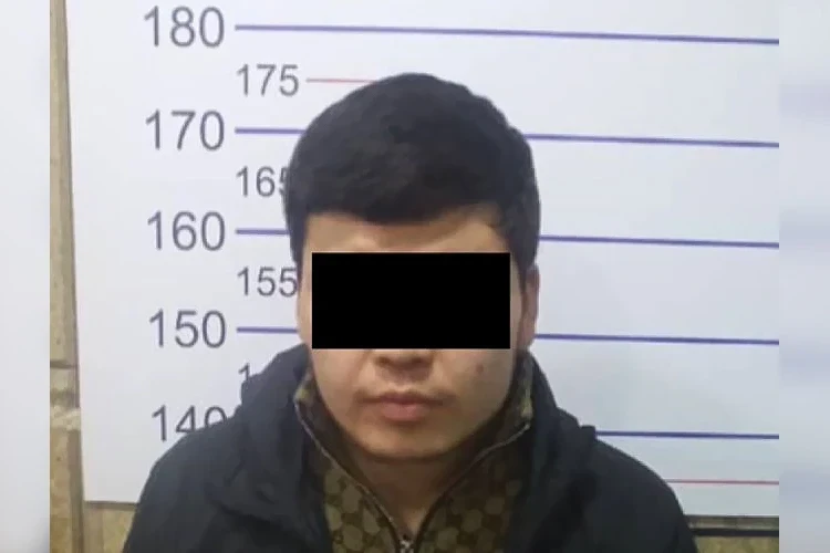 В Бишкеке мужчина получил ножевое ранение, пытаясь заступиться за женщину