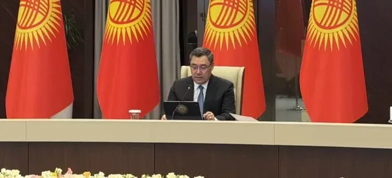 Садыр Жапаров дал пояснения по вопросу замены водительских удостоверений